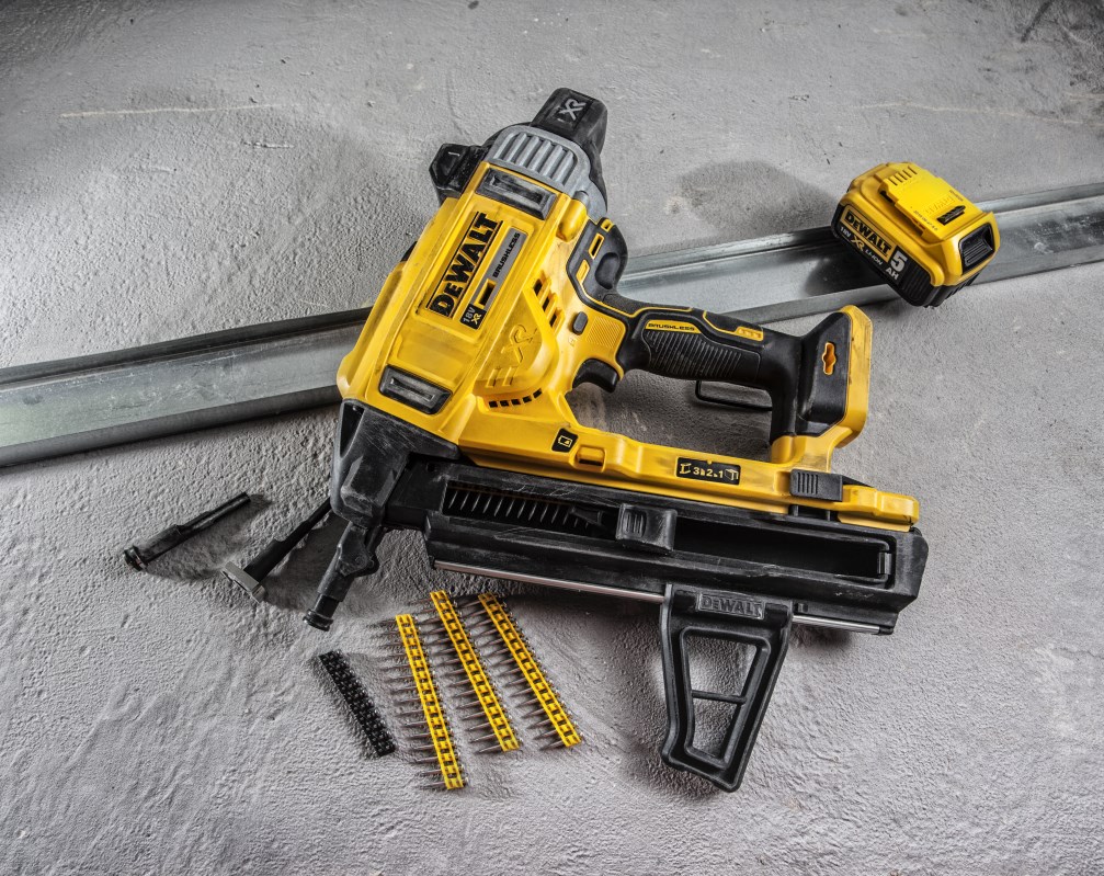 Bezuhlíková nastřelovací pistole do betonu DeWalt  DCN890 N