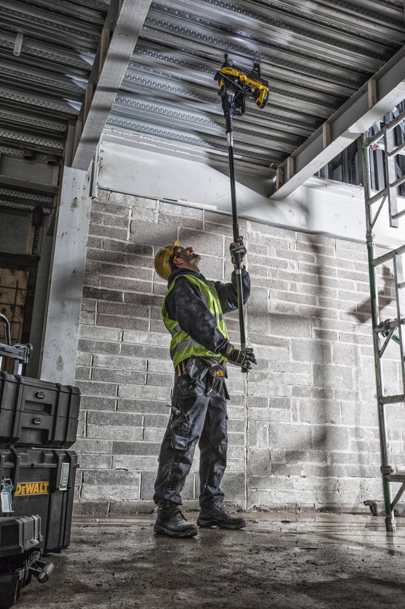 Bezuhlíková nastřelovací pistole do betonu DeWalt  DCN890 N