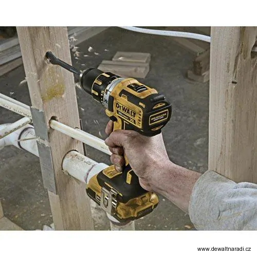 Bezuhlíková aku vrtačka DeWalt DCD790 N