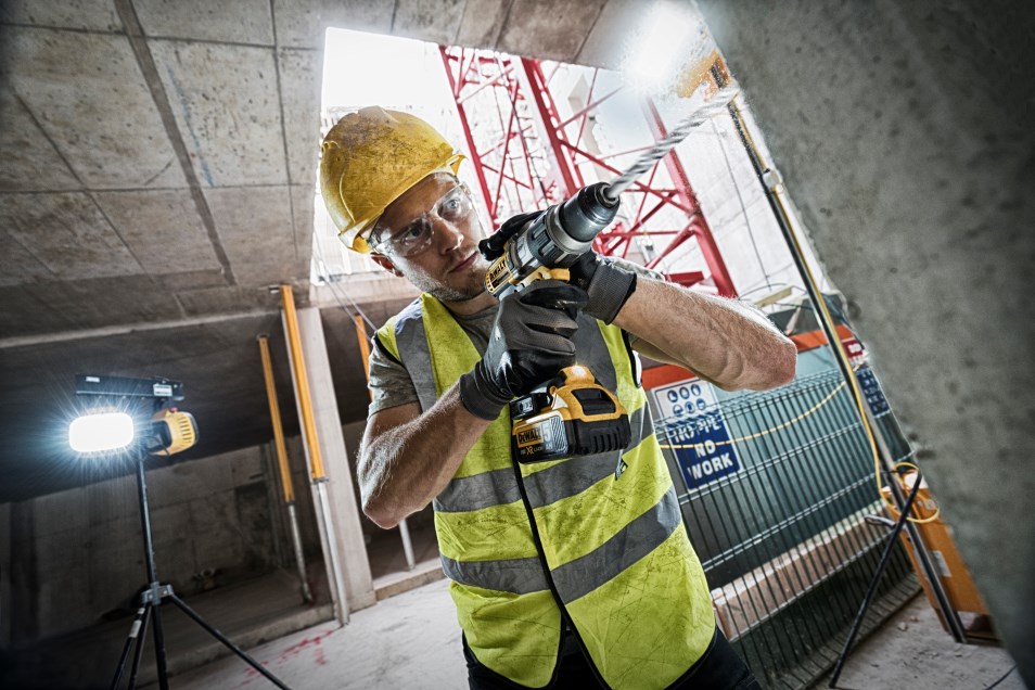 Bezuhlíková aku příklepová vrtačka DeWalt  DCD996 X2