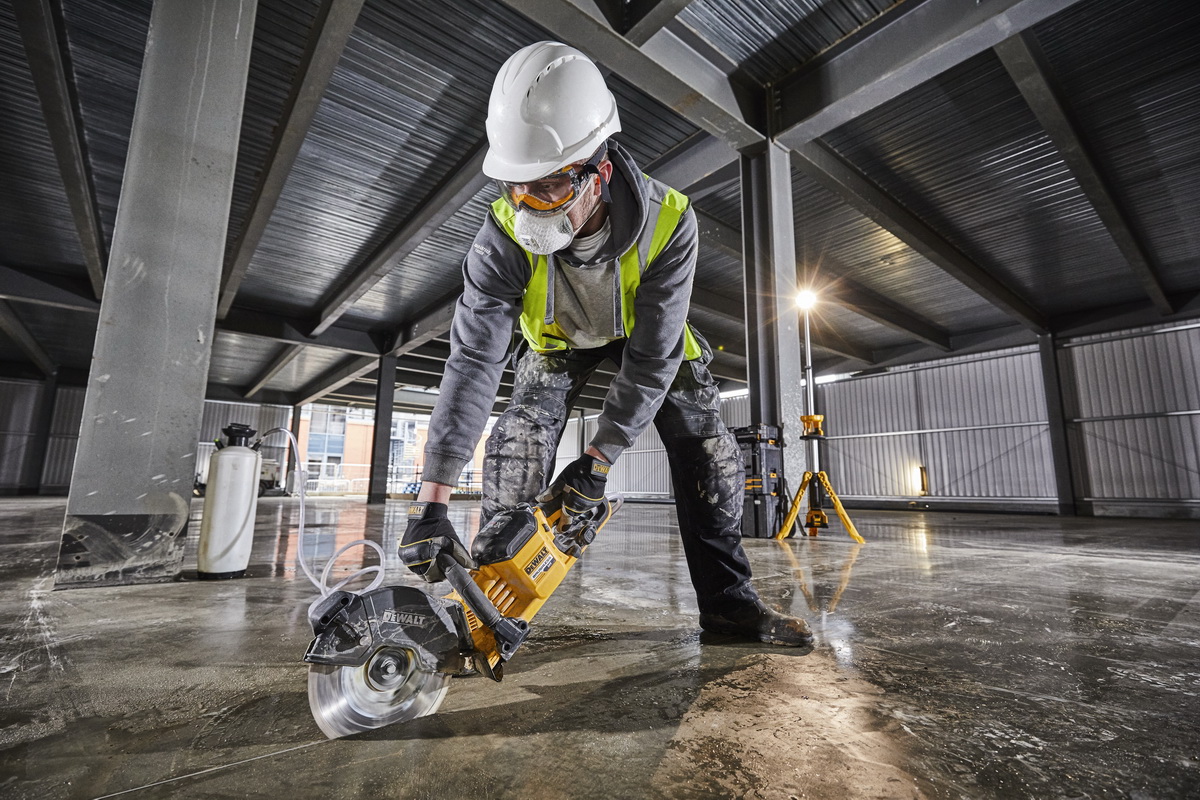 Rozbrušovací pila FLEXVOLT 54V Dewalt DCS691 N