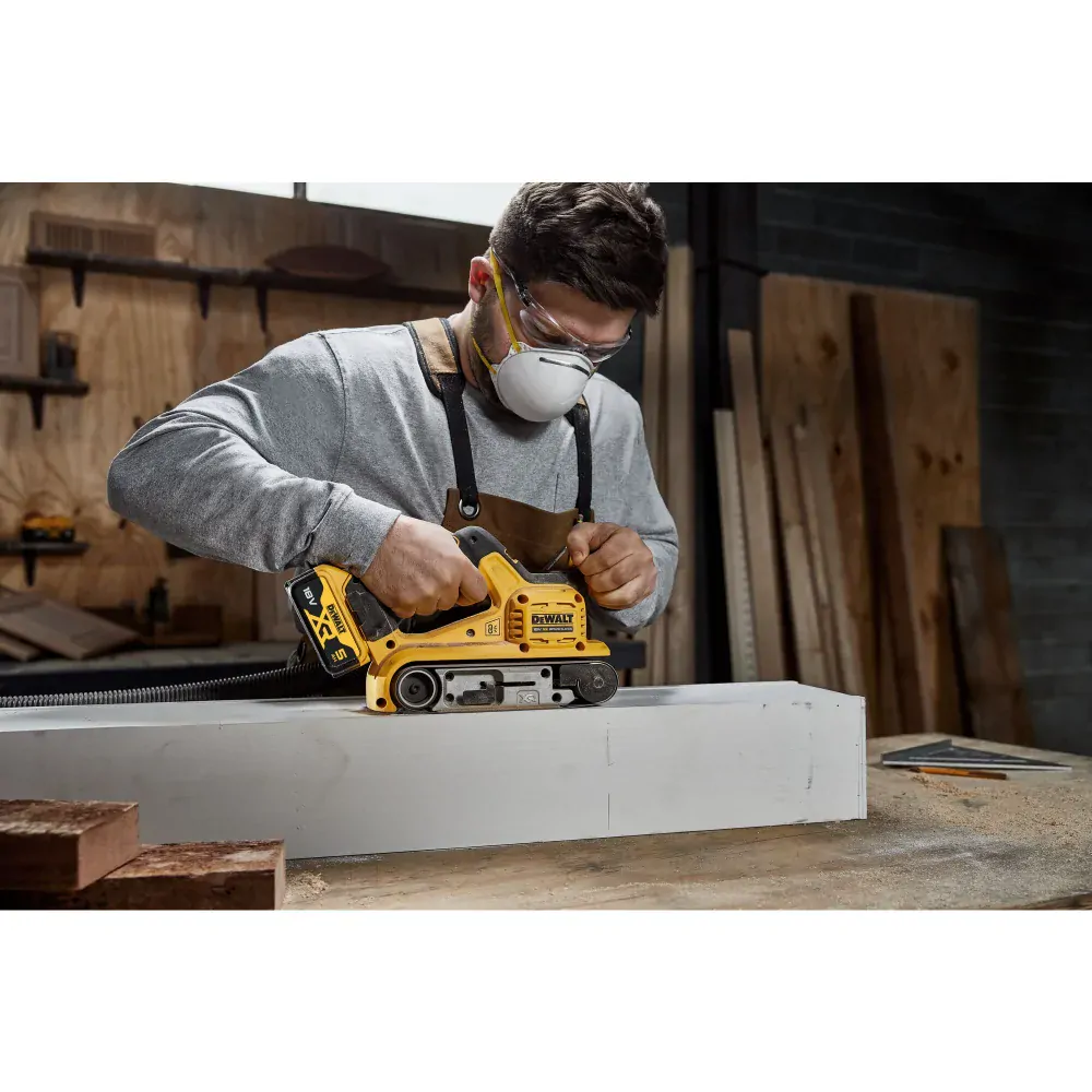 Elektronická aku pásová bruska 75x533 mm Dewalt DCW220 P2