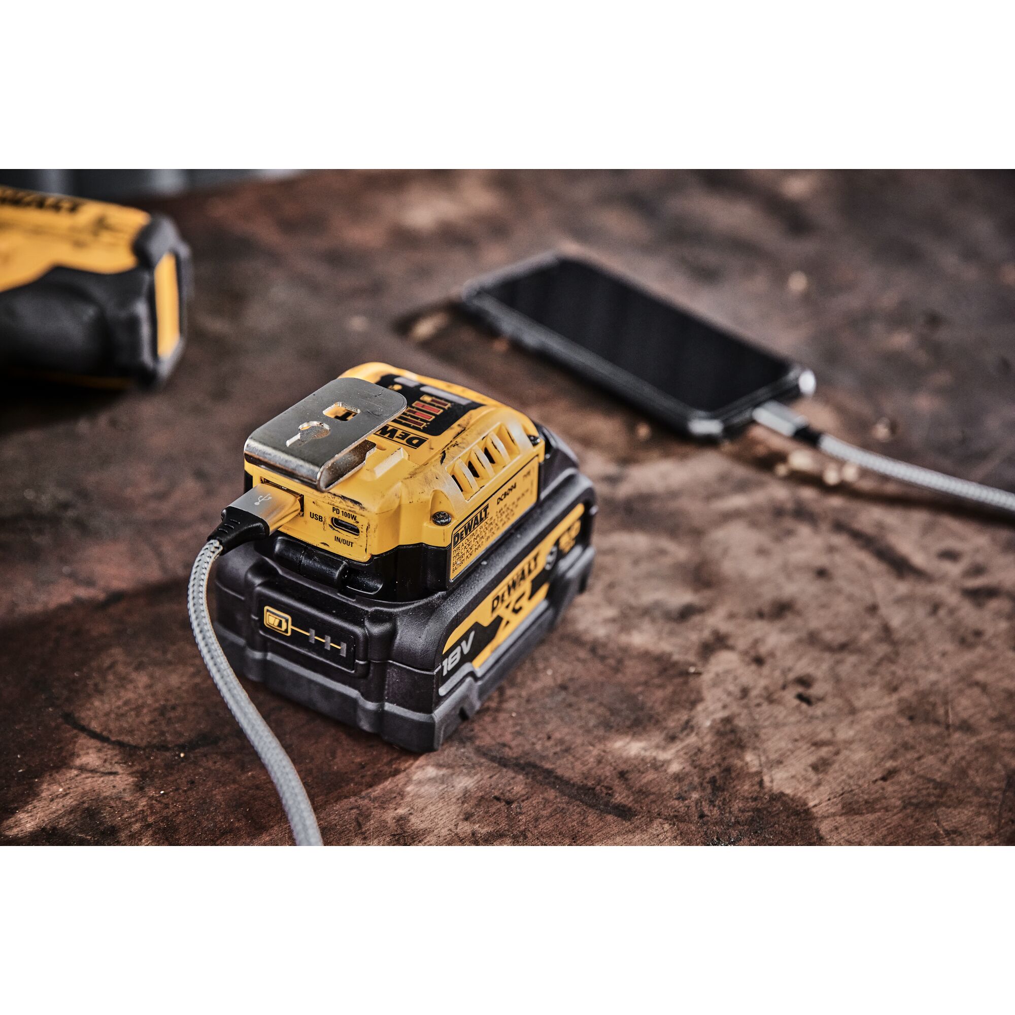 Nabíjecí USB adaptér Dewalt DCB094 H2