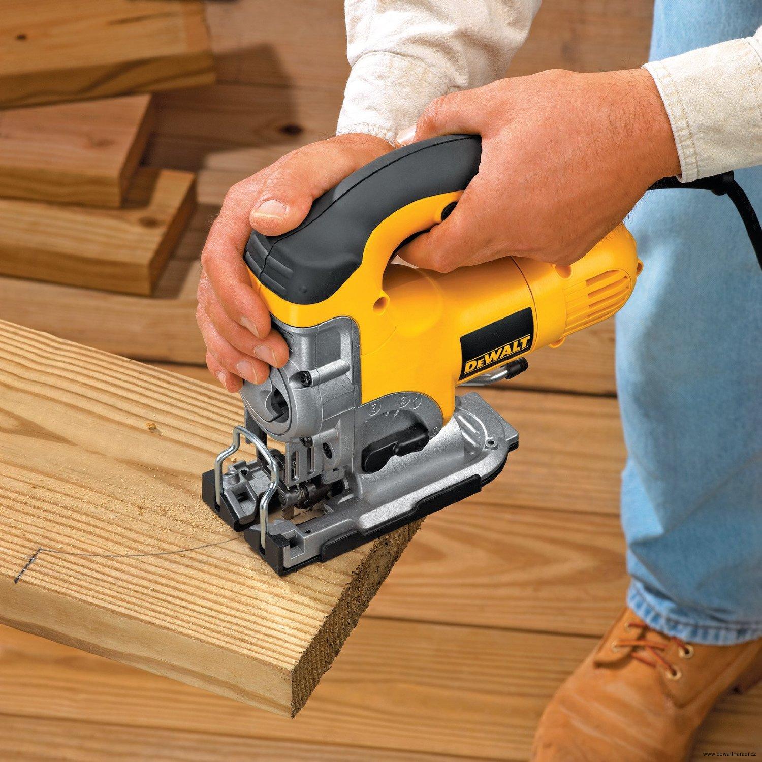 Přímočará pila DeWalt DW331 KT