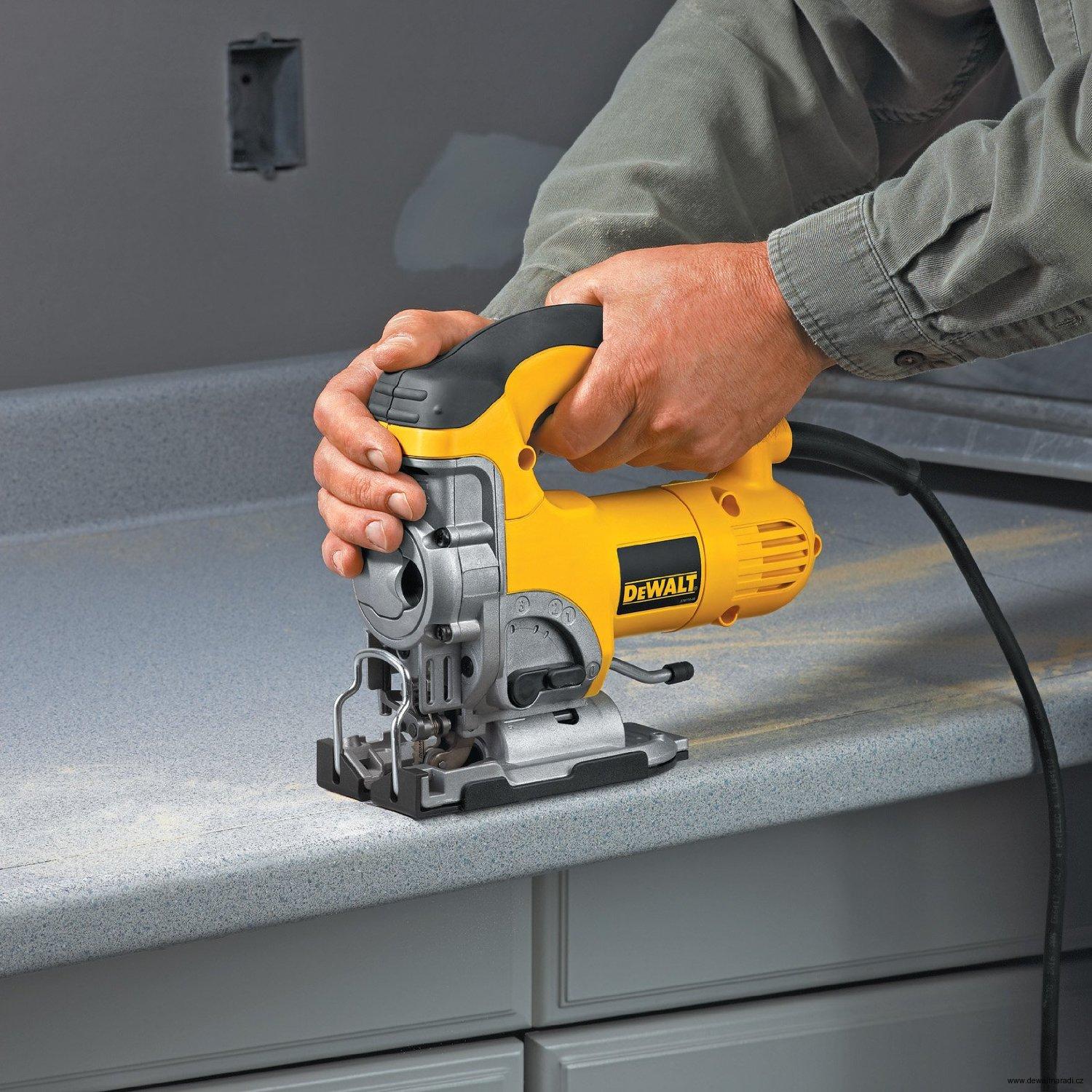 Přímočará pila DeWalt DW331 KT