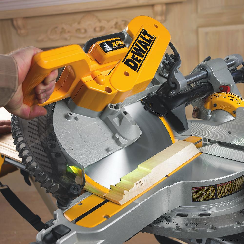 Pokosová pila Dewalt DWS780