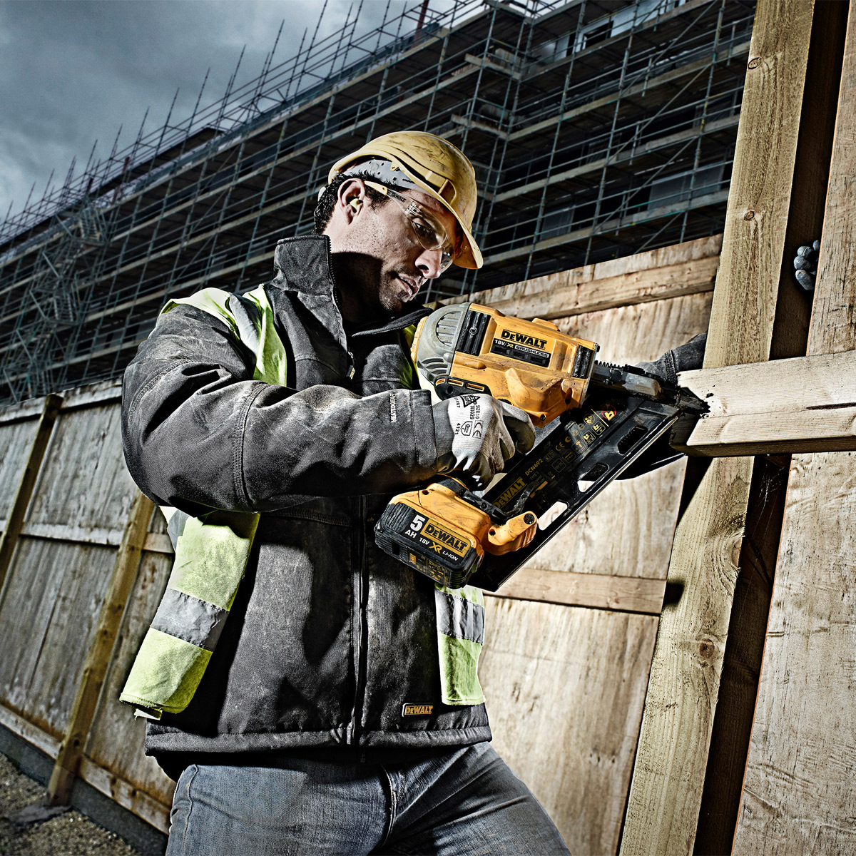 Bezuhlíková nastřelovací pistole DeWalt DCN692 P2