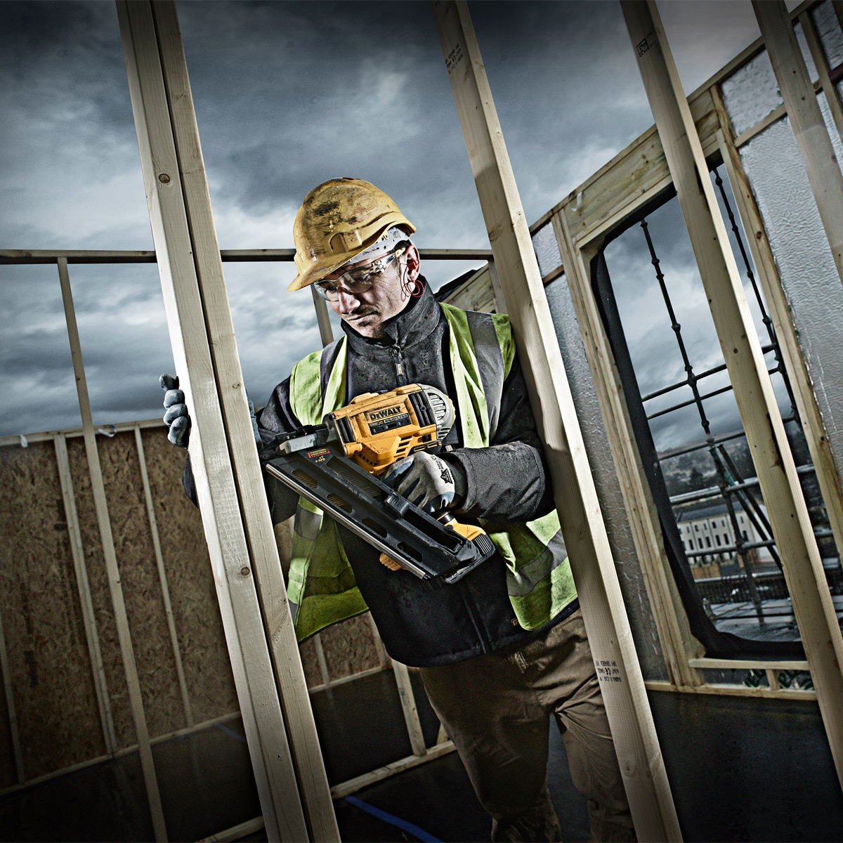 Bezuhlíková nastřelovací pistole DeWalt  DCN692 N