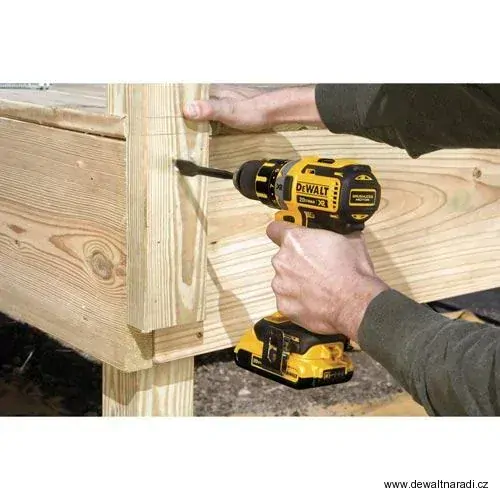 Bezuhlíková aku vrtačka DeWalt DCD790 NT