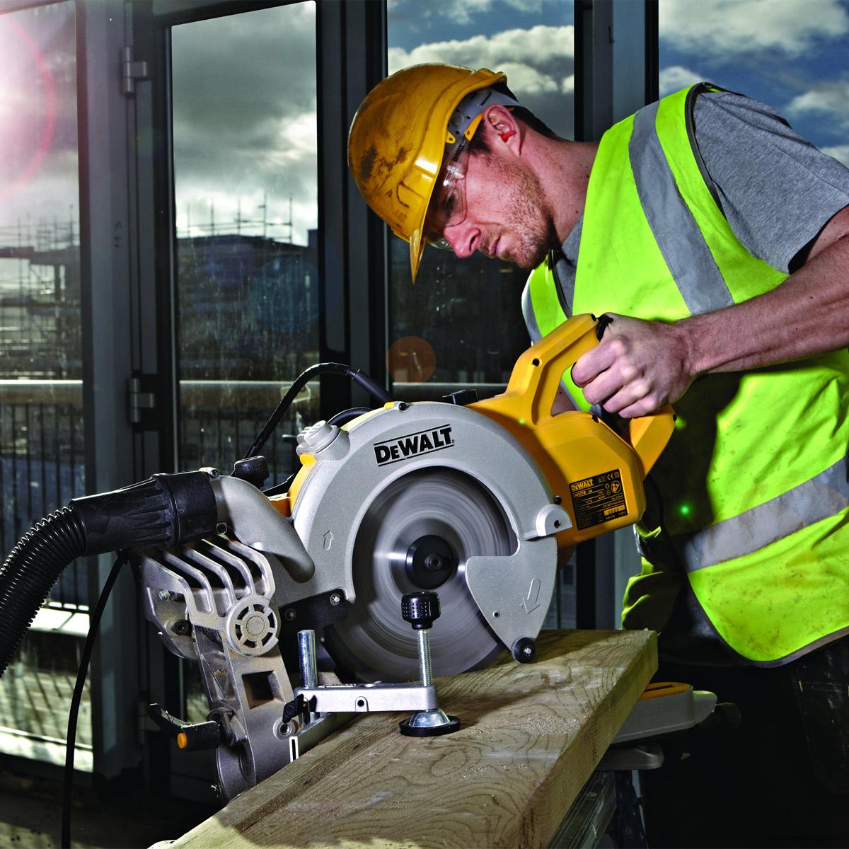 Pokosová pila Dewalt DWS778