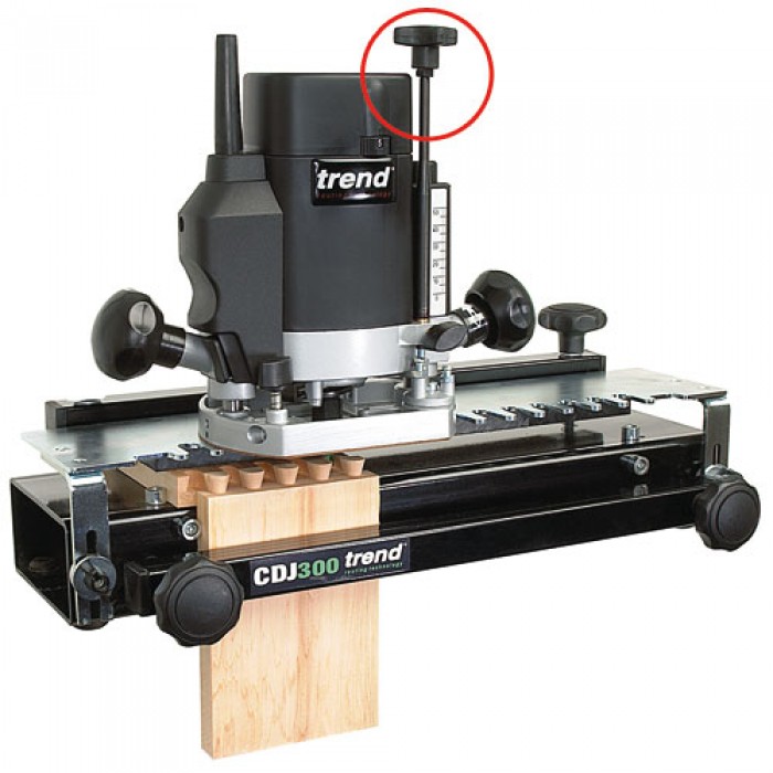 Seřizovač pro jemné nastavení hloubky frézování Dewalt DE6956