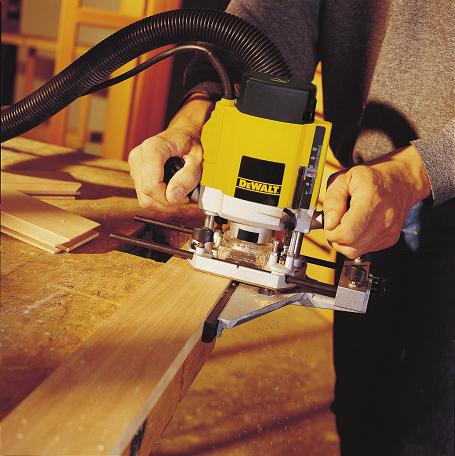 Vodítko s odsávacím adaptérem pro frézy DE6913