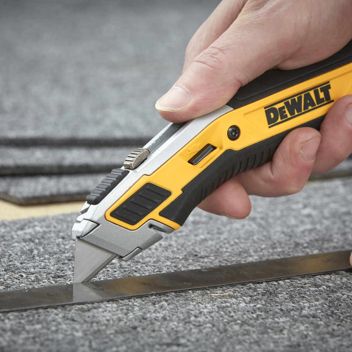 Dewalt nůž se zasouvací čepelí DWHT0-10295