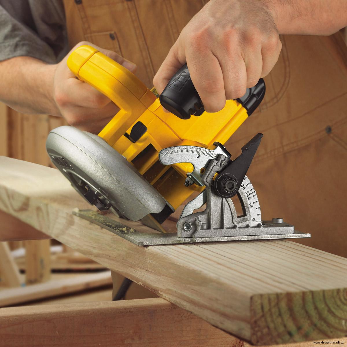 Kotoučová pila DeWalt DWE575 K