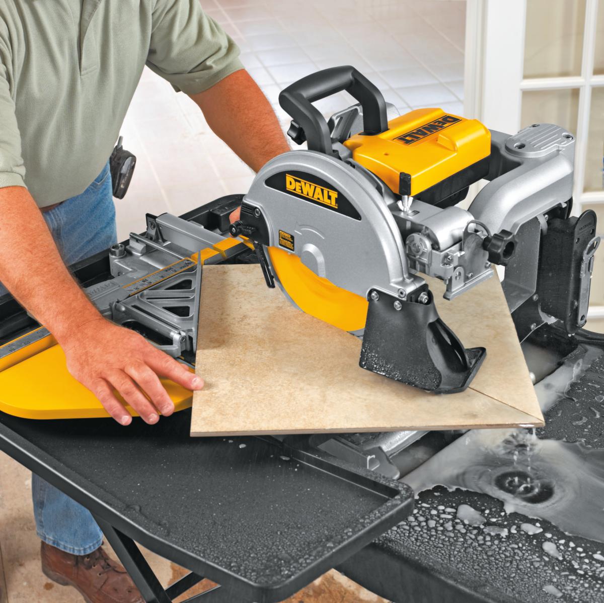 Řezačka dlažby se stojanem Dewalt D24000 + D240001