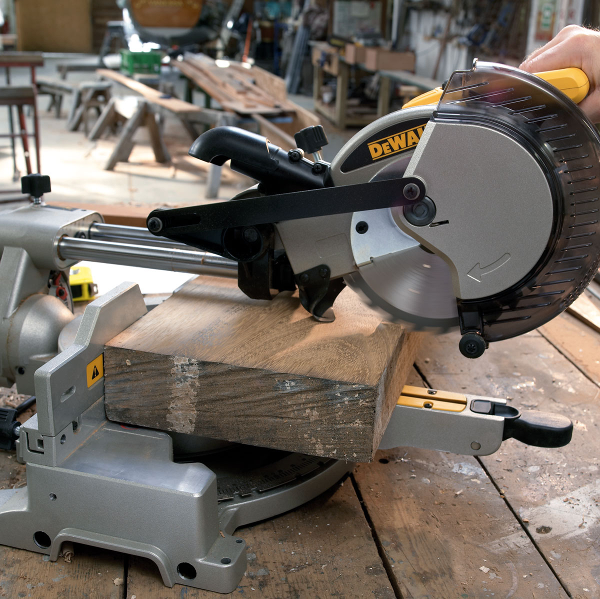 Pokosová pila Dewalt DW712