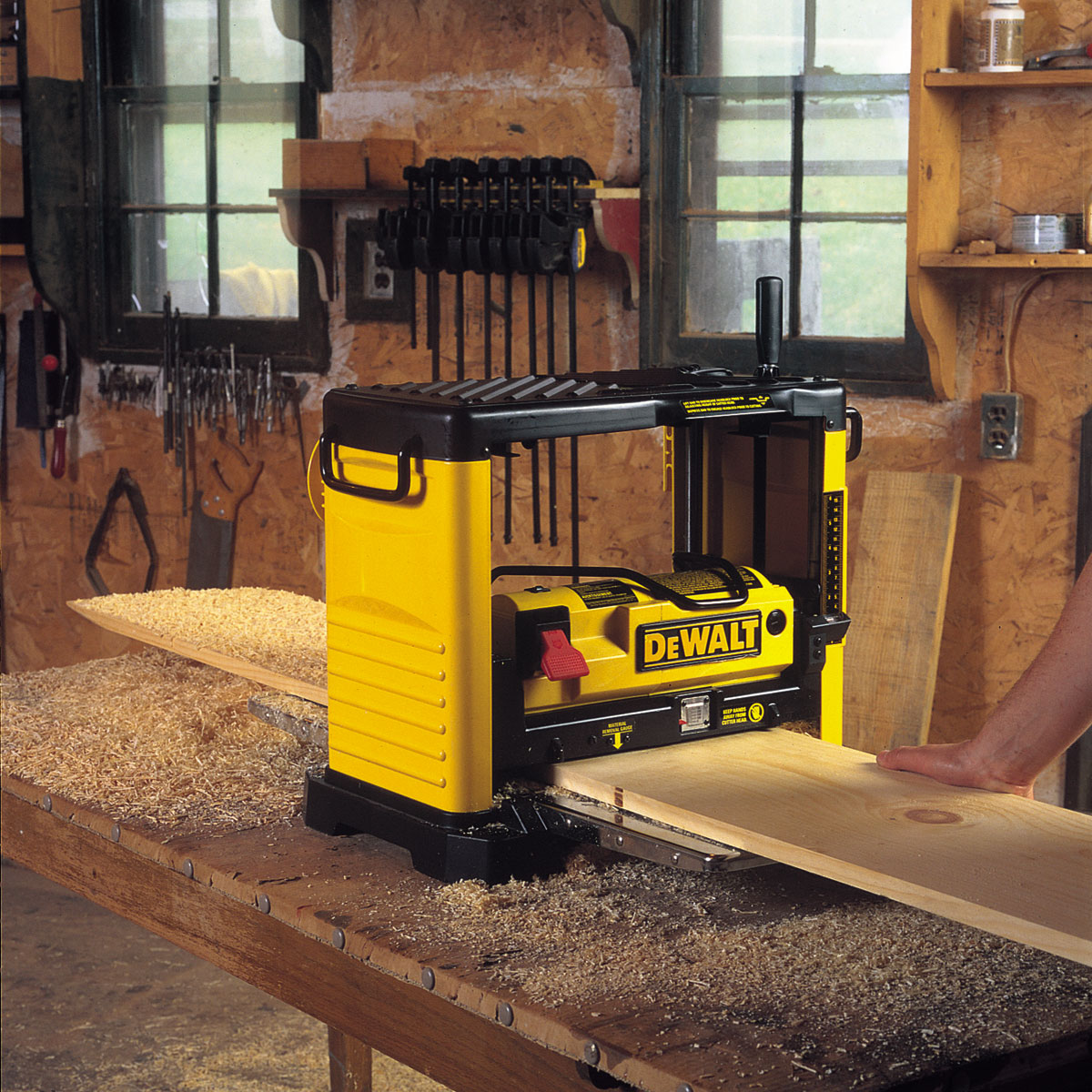Přenosná tloušťkovací frézka 317 mm DeWalt DW733