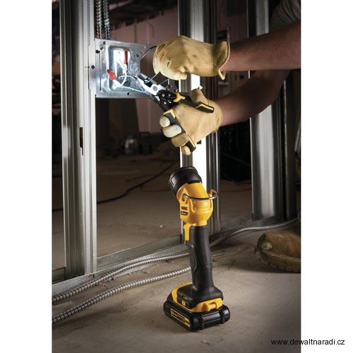 AKU otočná LED svítilna DeWALT DCL040 - 18 V Lion