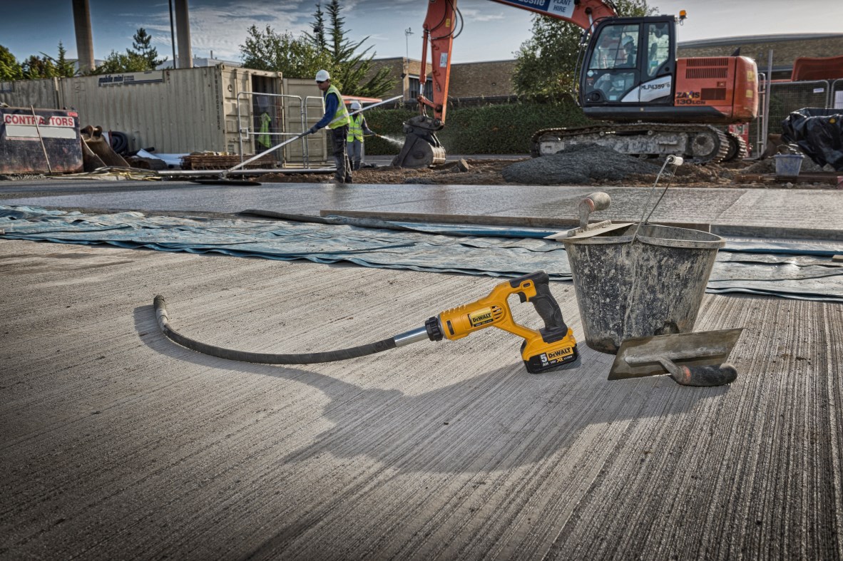 Dewalt ponorný vibrátor na beton DCE531 N