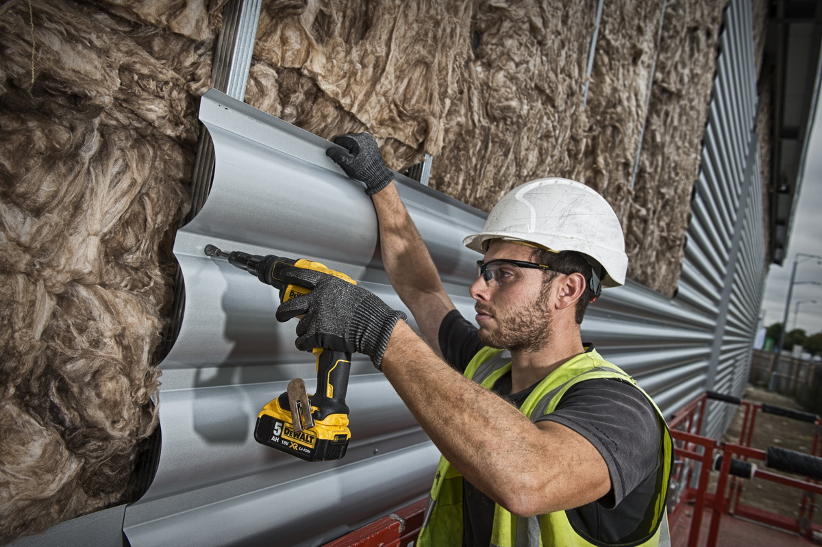 Dewalt bezuhlíkový šroubovák DCF622 NT