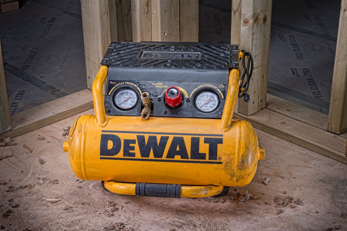 Vzduchový kompresor 10l Dewalt DPC10 RC