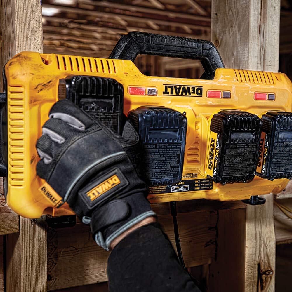 Dewalt nabíječka se 4 porty DCB104