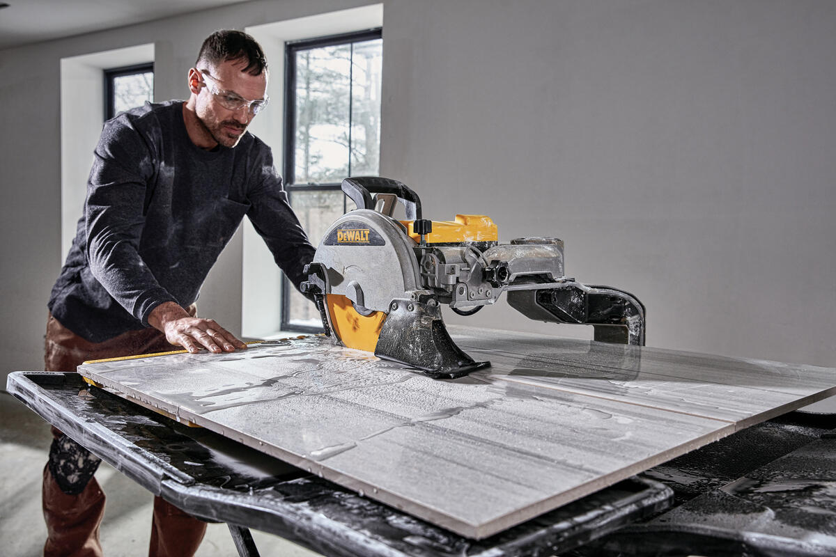 Řezačka pro mokré řezání dlažby Dewalt D36000