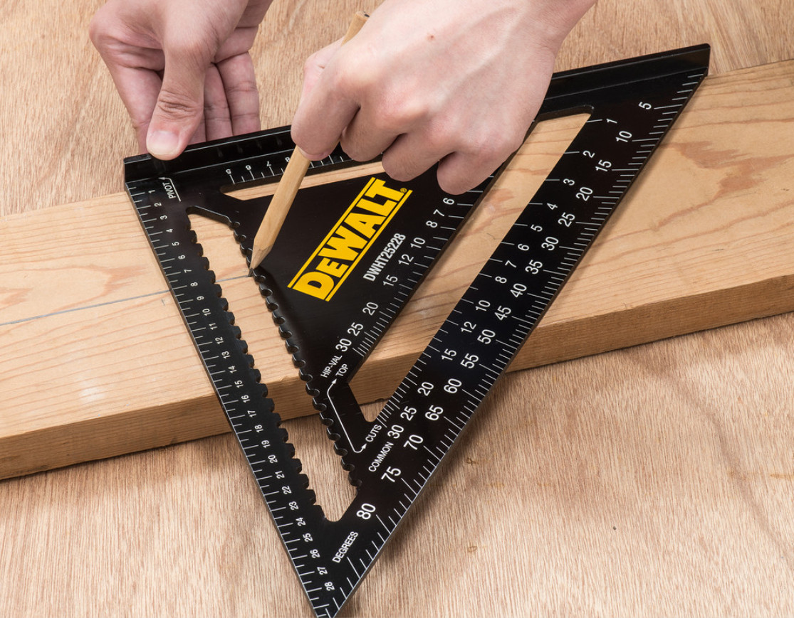 Tesařský úhelník 18 cm Dewalt DWHT25227-0