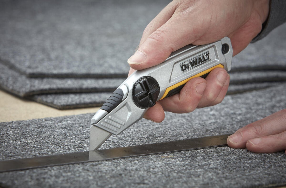 Nůž s pevnou čepelí Dewalt DWHT10246-0