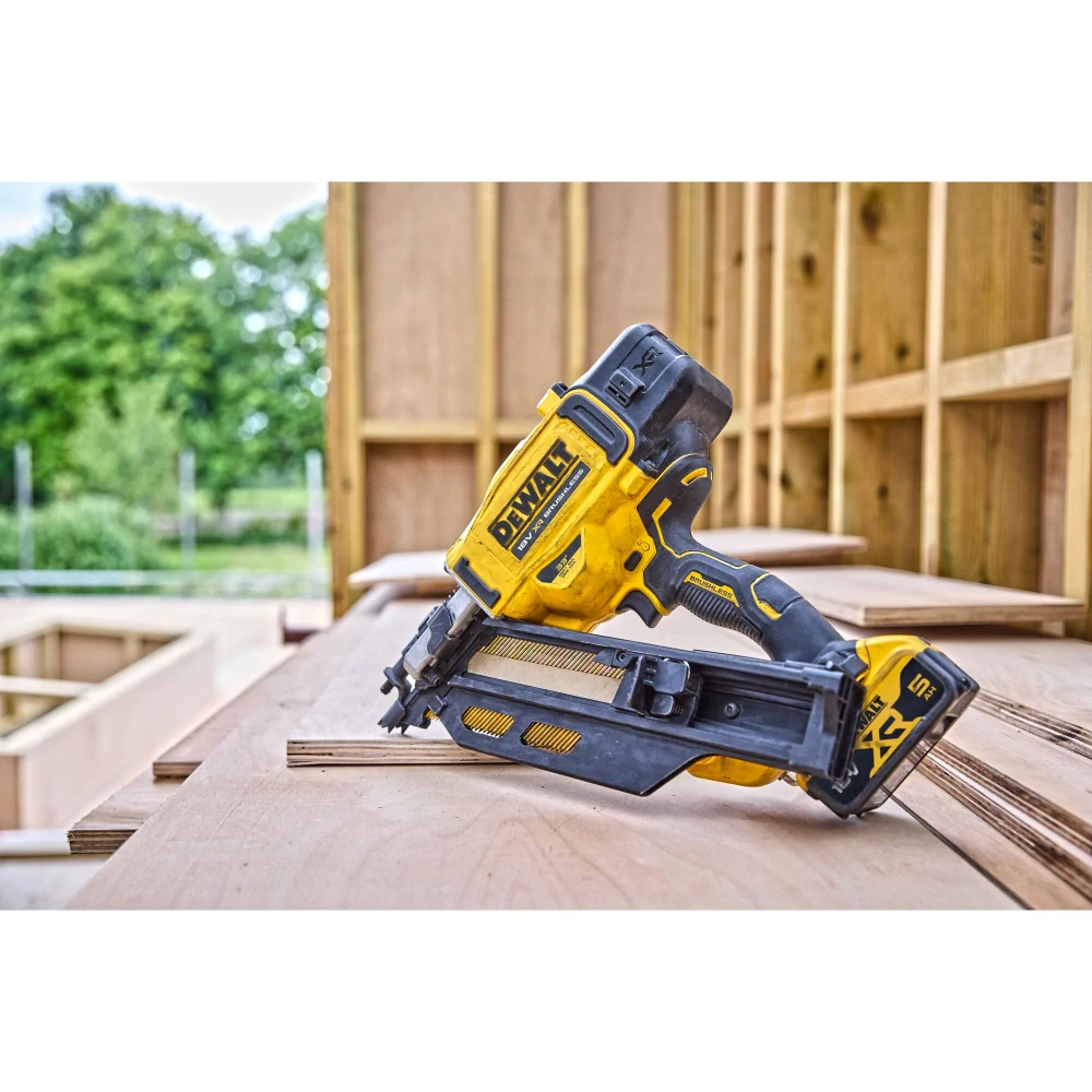 Bezuhlíková nastřelovací pistole 33° DeWalt  DCN930 N