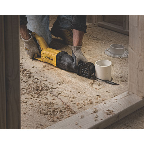Mečová pila DeWalt DWE305 PK