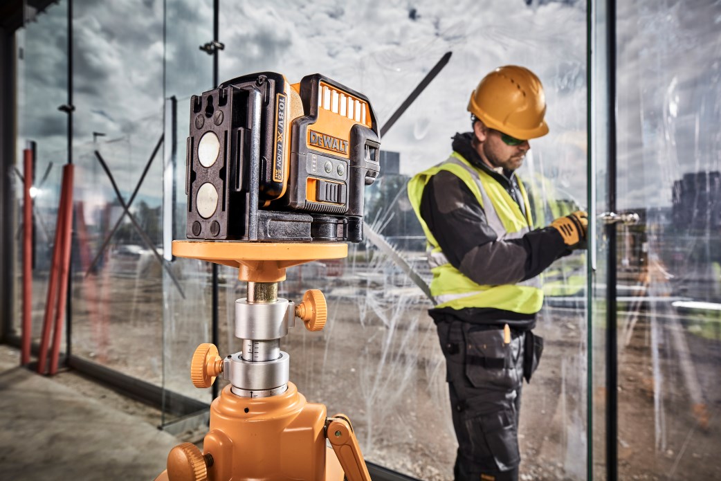 Křížový a pětibodový laser se zeleným paprskem  DCE0825 D1G