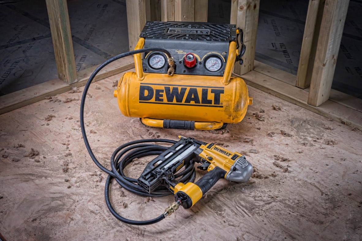 Vzduchový kompresor 10l Dewalt DPC10 RC