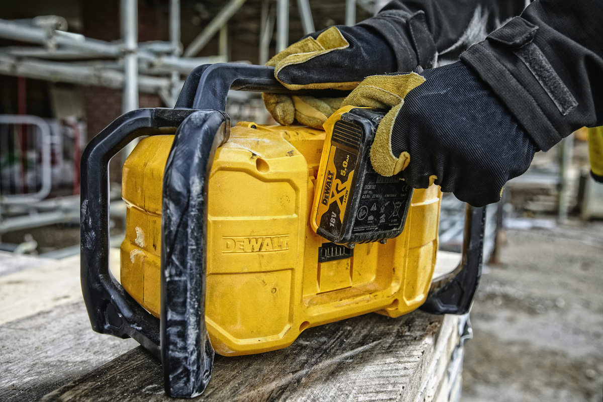 Dewalt kompaktní Bluetooth rádio DCR029