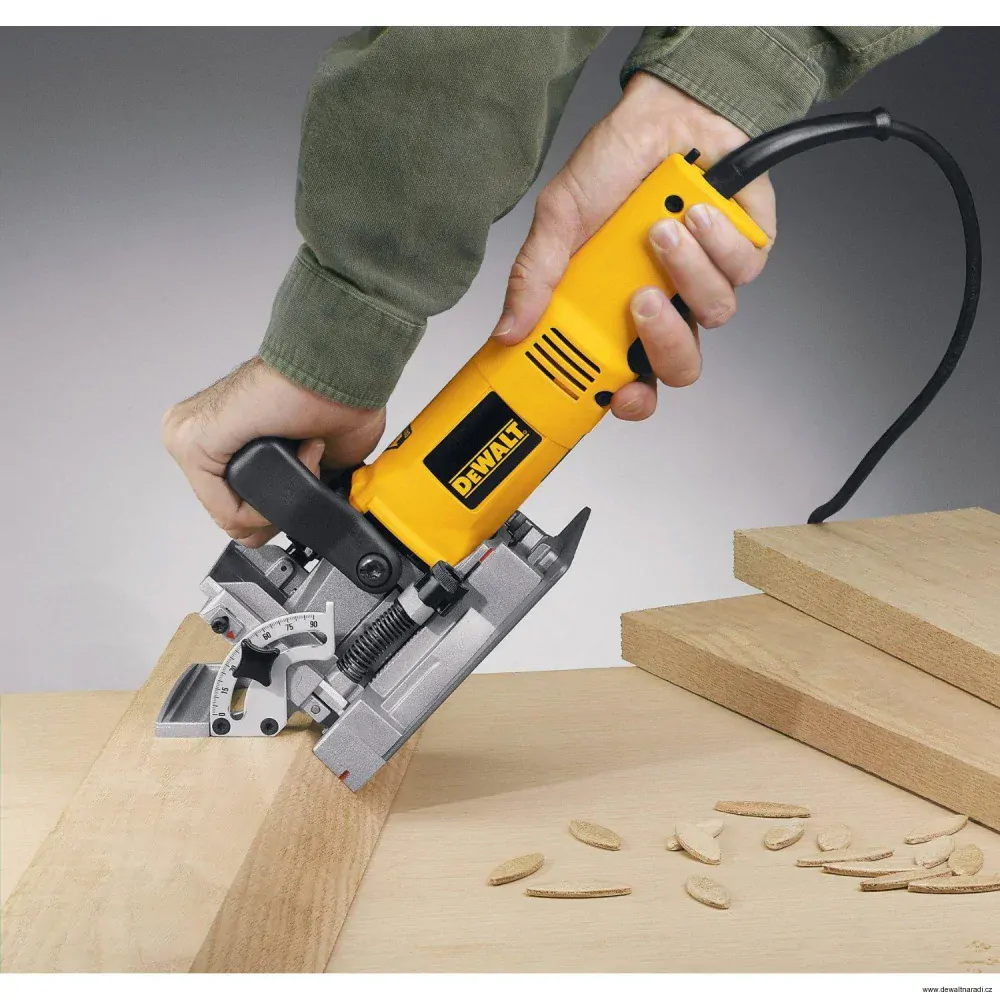 Lamelovací frézka Dewalt DW682 K