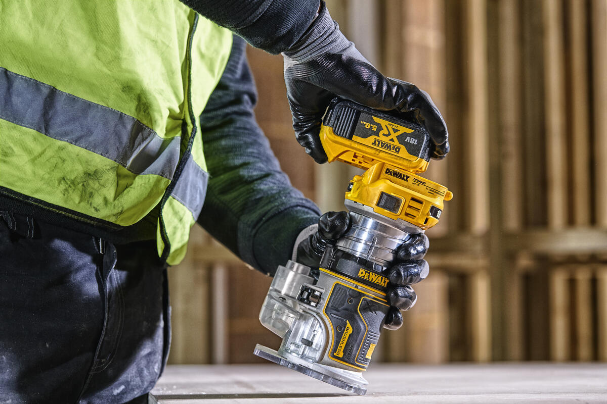 Dewalt aku frézka Dewalt DCW604 P2