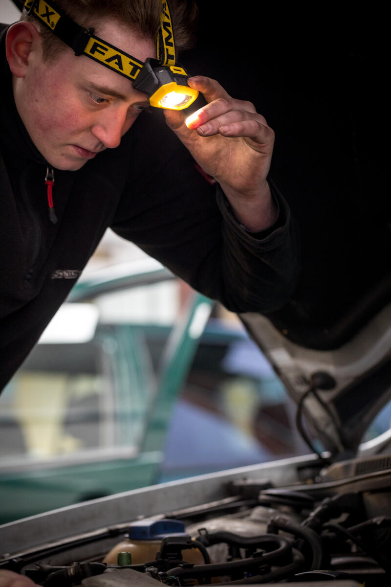 Čelová svítilna STANLEY FATMAX FMHT81509-0