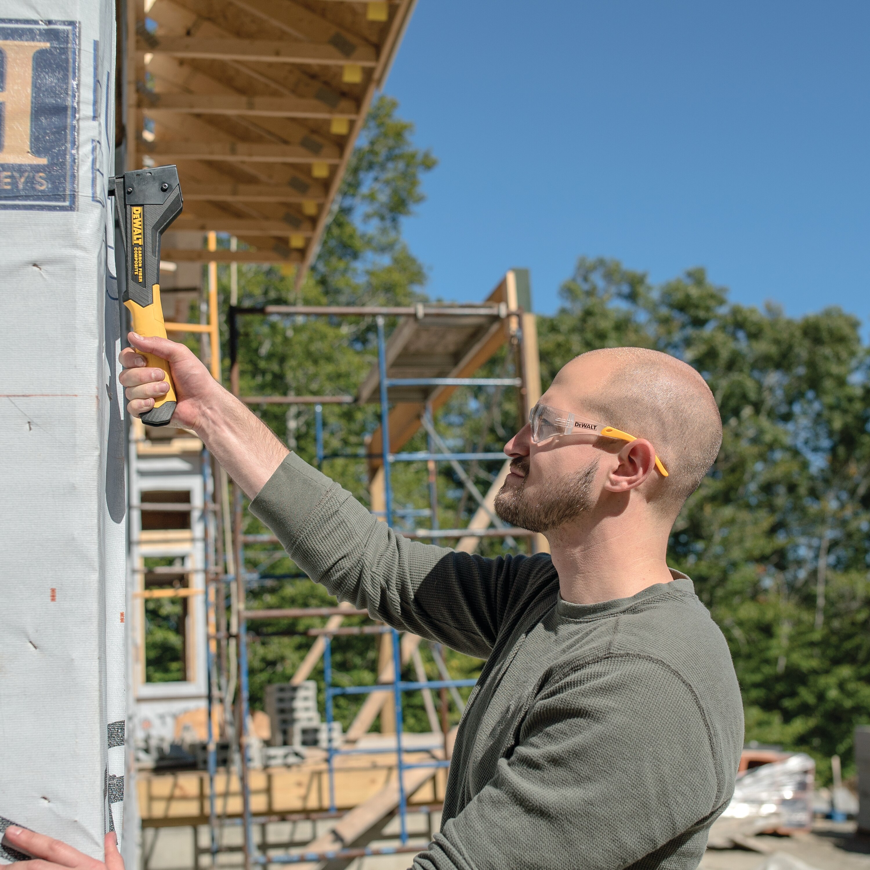 Sponkovací kladivo z uhlíkových vláken Dewalt DWHT75900-0