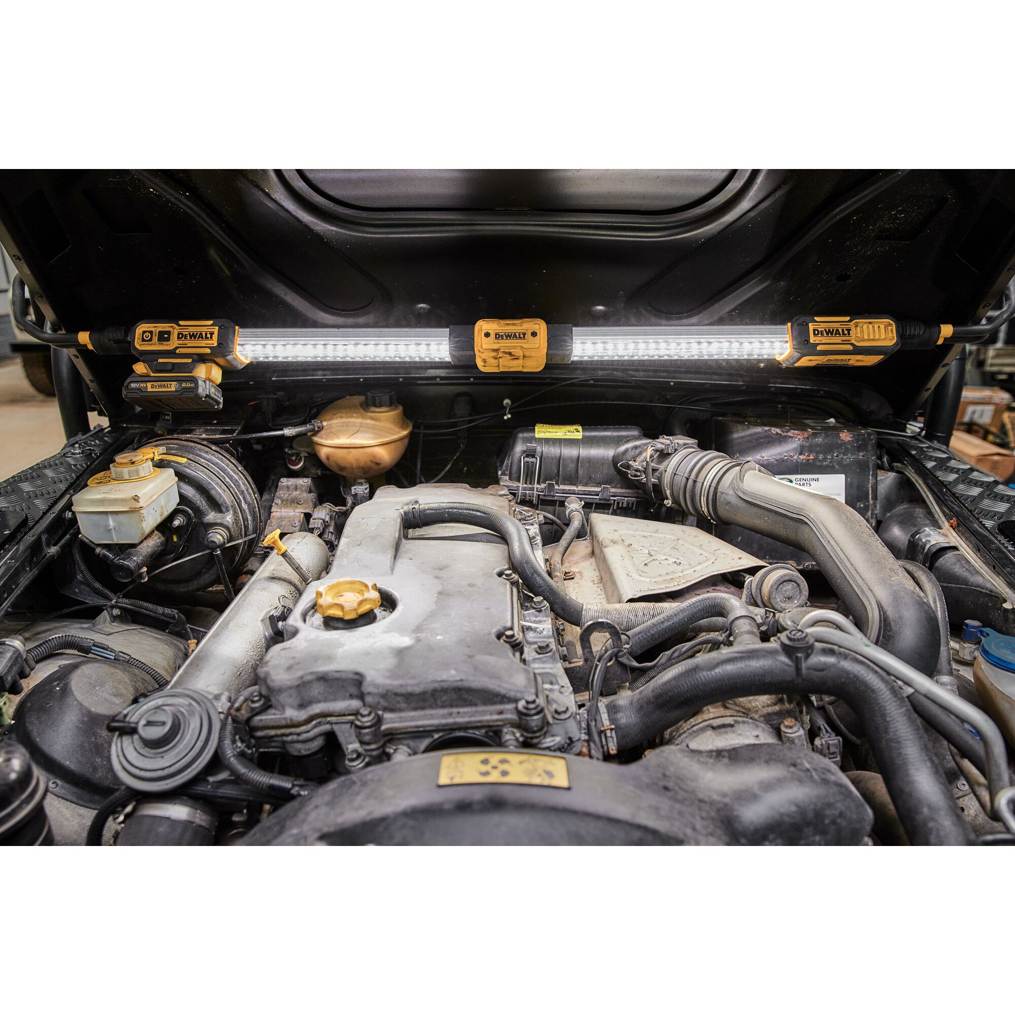 AKU dílenská svítilna DeWALT DCL045