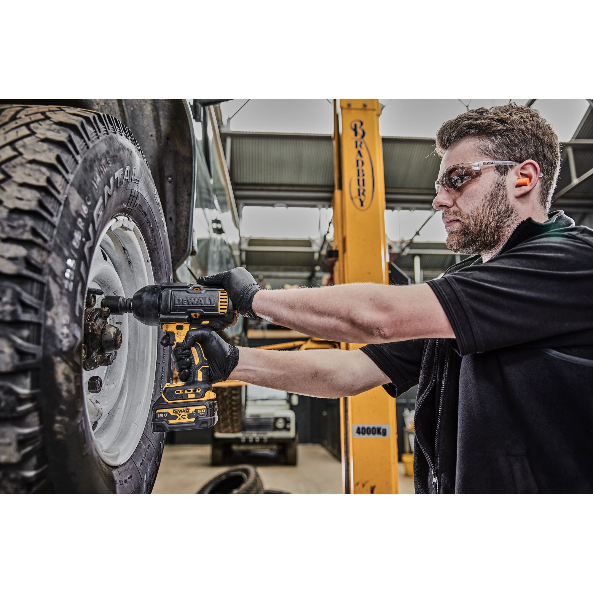 Bezuhlíkový rázový utahovák DCF900 P2G