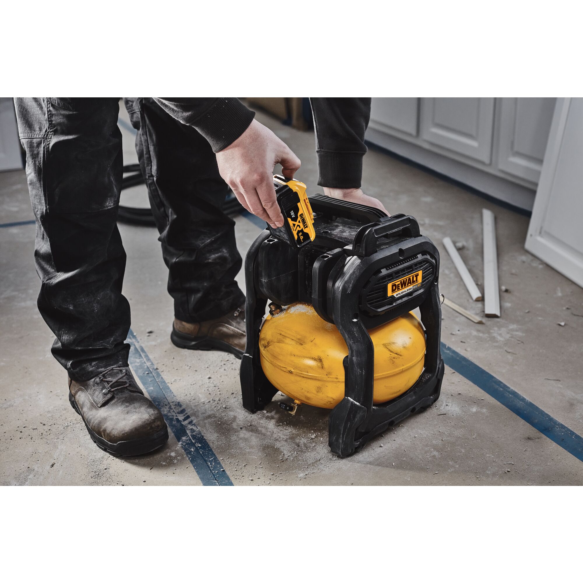 Aku vzduchový kompresor 10l Dewalt DCC1018 N