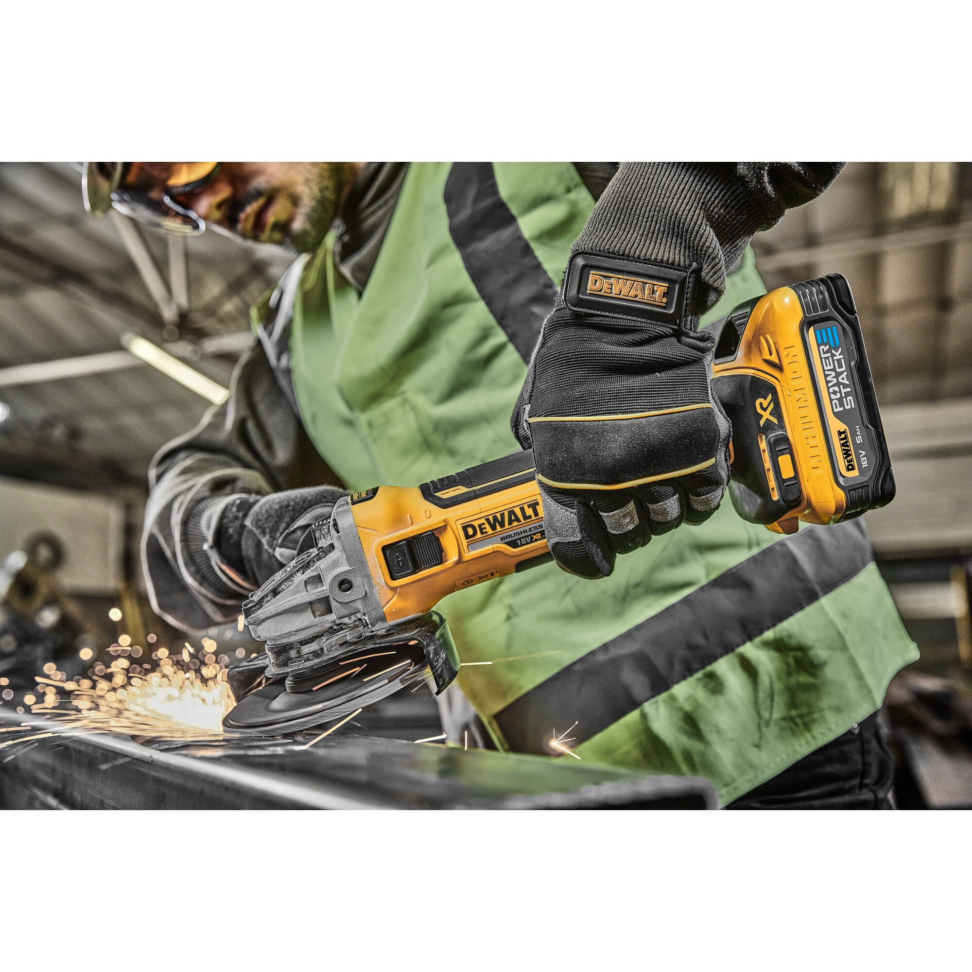 Bezuhlíková úhlová bruska Dewalt DCG405 H2T