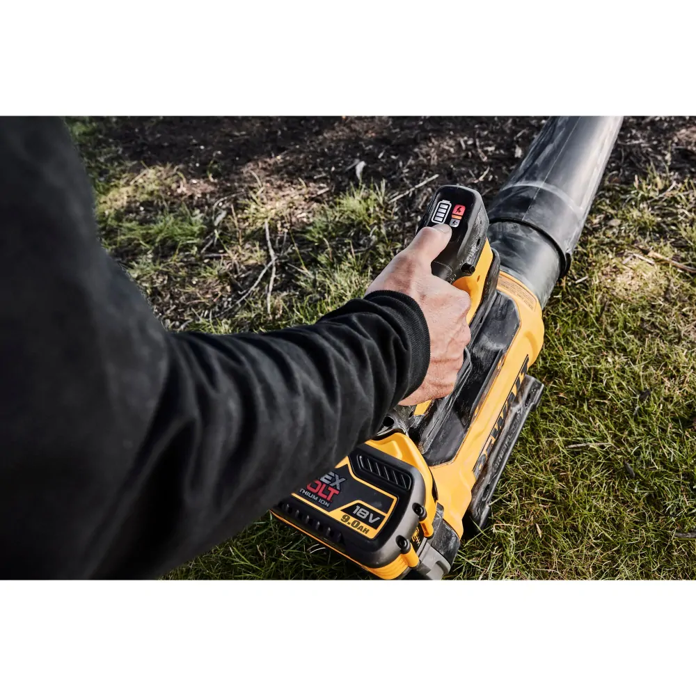 Aku zahradní fukar Dewalt DCMBL777 N 