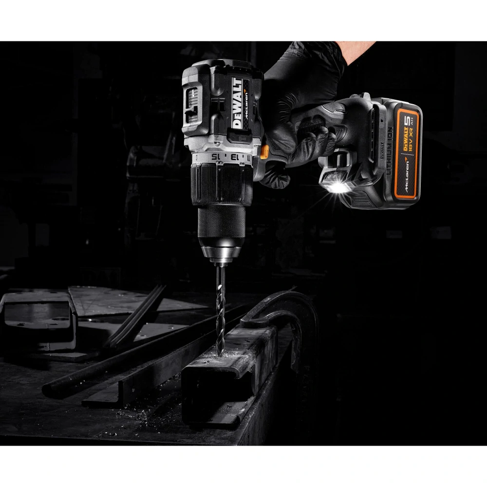 Limitovaná edice bezuhlíková sada nářadí Mclaren/DeWalt DCK200 MP2T