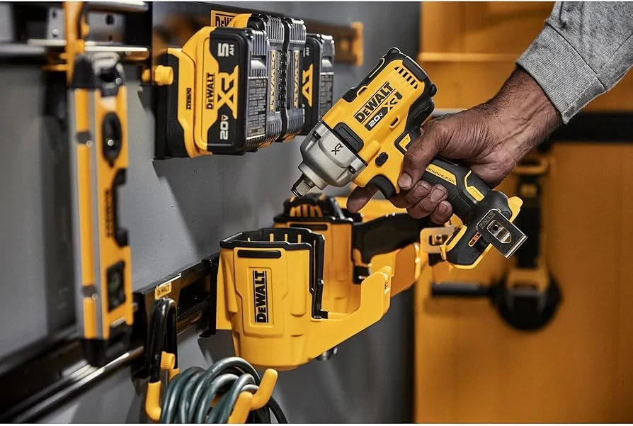 Sada 2 držáku baterií do dílny Dewalt DWST82820-1