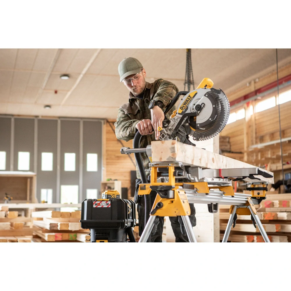 Pokosová aku pila Dewalt DCS782 N