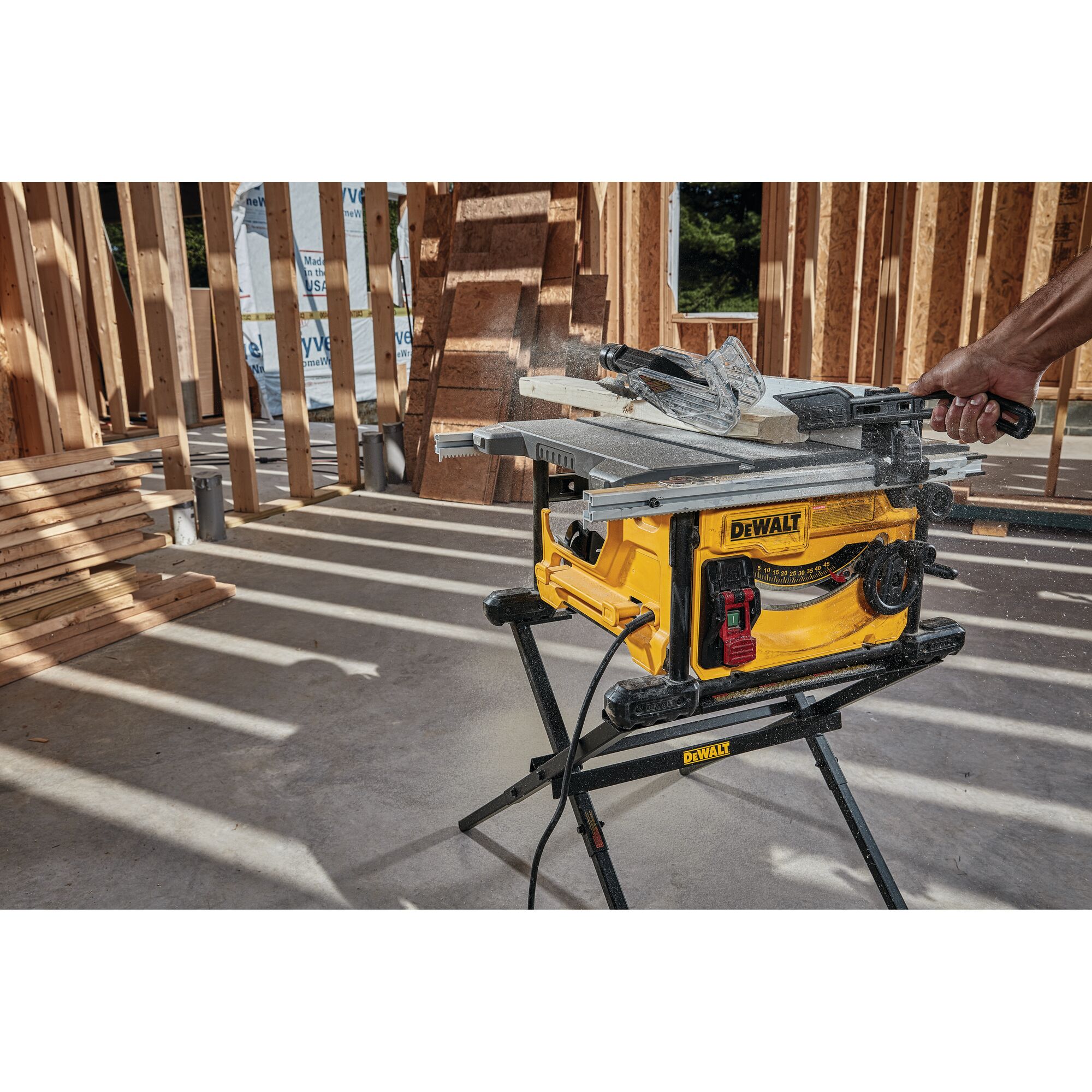 Stolní okružní pila Dewalt DWE7485 RS