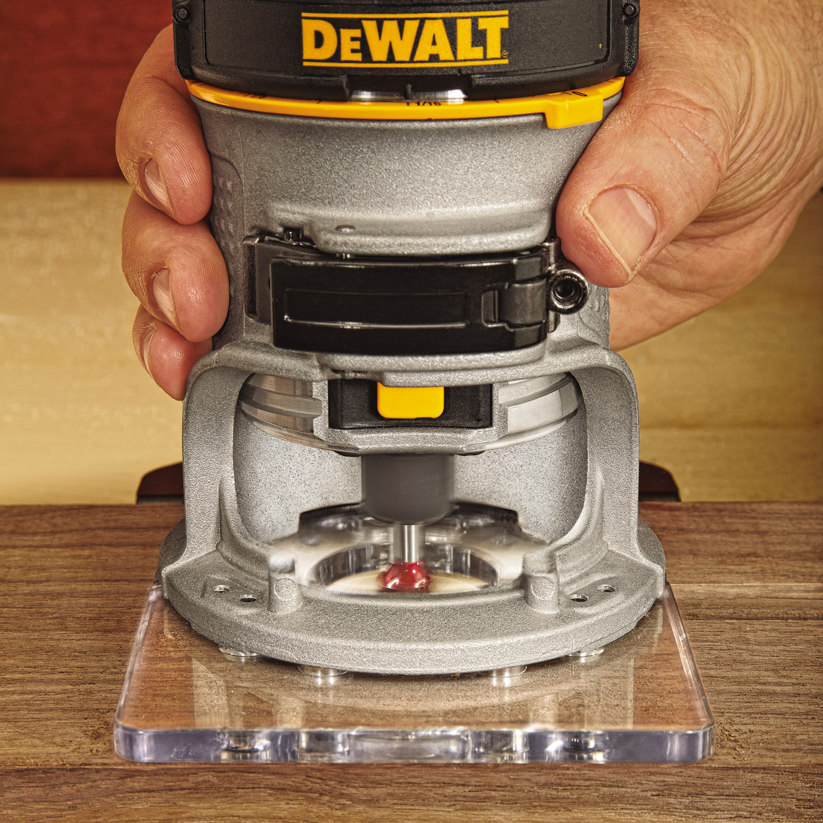 Základní pěstní frézka Dewalt D26200