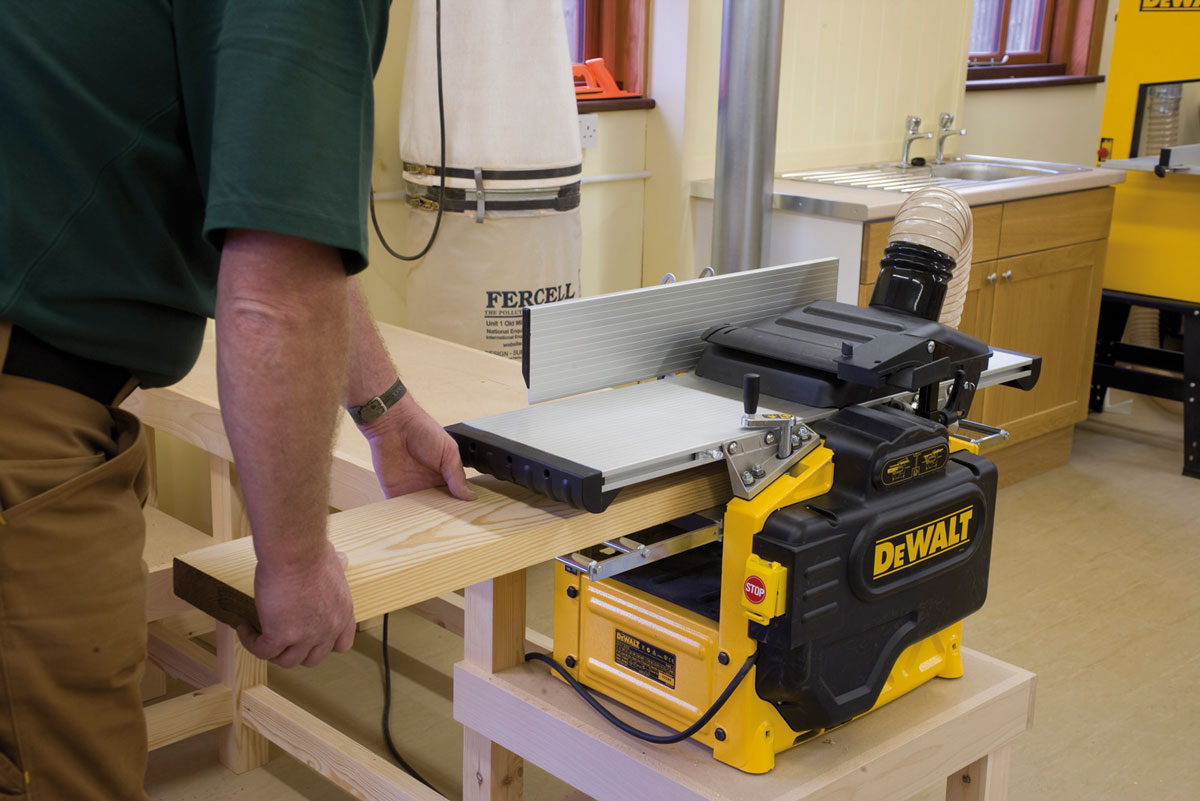 Hoblovka - tloušťkovačka DeWalt D27300
