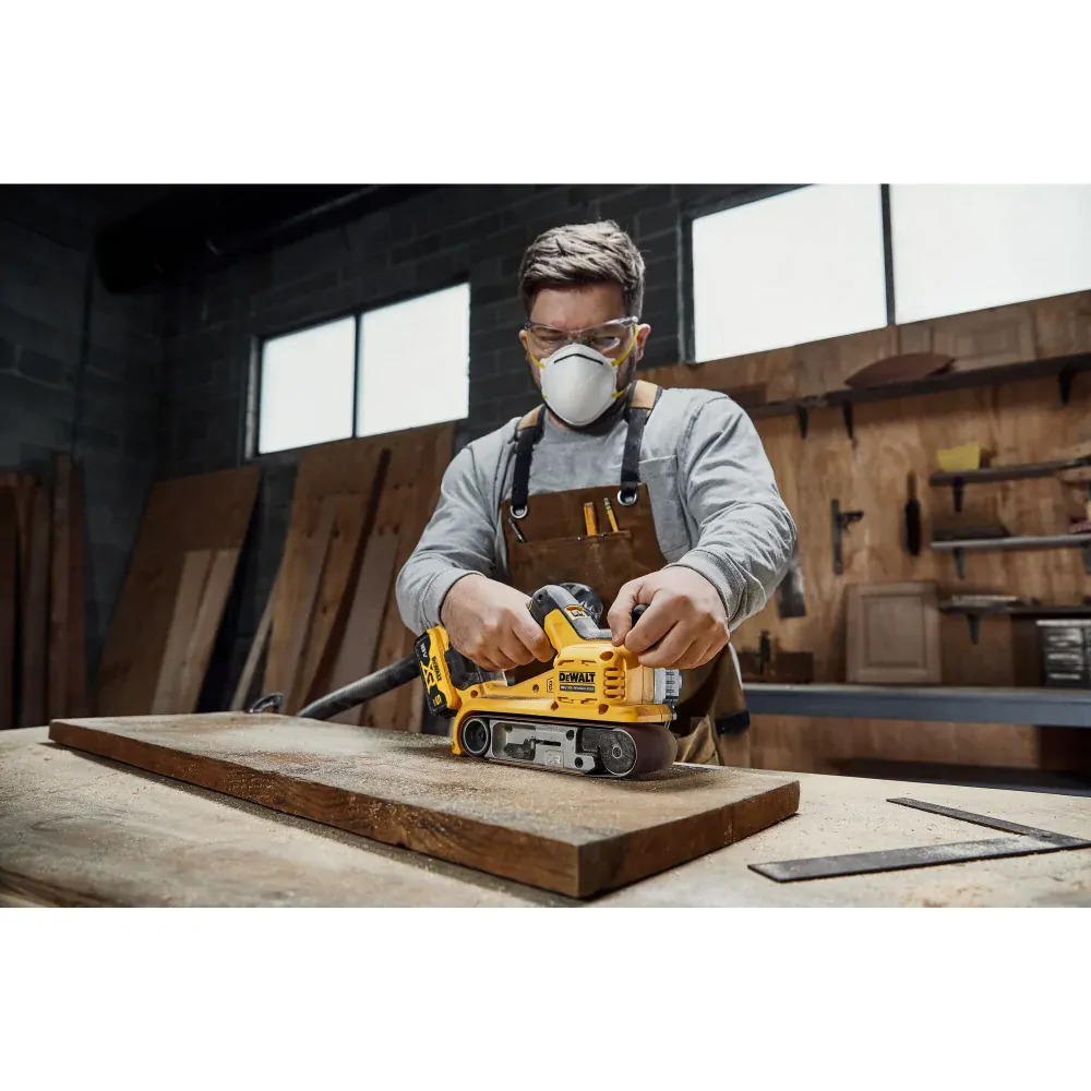 Elektronická aku pásová bruska 75x533 mm Dewalt DCW220 NT